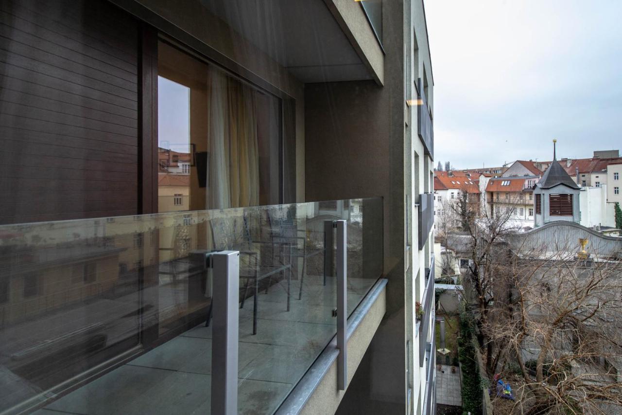 Modern Apartment With Balcony And Garage Prague Exterior photo