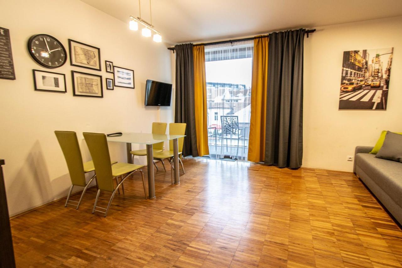 Modern Apartment With Balcony And Garage Prague Exterior photo